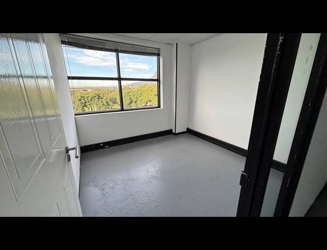 BUSINESS PROPERTY TO RENT IN PAARDEN EILAND